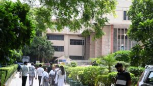 Delhi High Court gives child’s custody to father, citing mother’s neglect