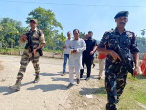 রাজগঞ্জে নির্যাতিতার পরিবারের সঙ্গে দেখা করে অভিযুক্তের বিরুদ্ধে কঠিন শাস্তির দাবি করলেন সাংসদ ড. জয়ন্ত রায়