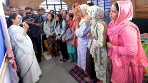 Some people indulging in politics over North Bengal flood relief, says Mamata