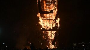 Kochi rings in New Year with carnival fervour