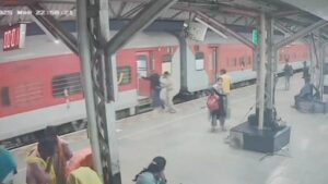 RPF sub-inspector rescues man who slipped while boarding moving train in Salem