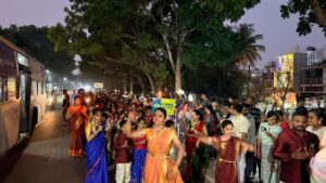 Mysuru school students extend unique New Year welcome