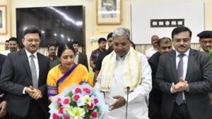 CM tells senior officers to discharge duty promptly without delay