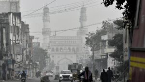 Dense fog blankets Hyderabad on New Year morning; IMD  explains why