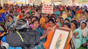 Midday meal cooks protest in Chhattisgarh: 47 days of striking for fair honorarium
