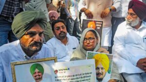 Sidhu Moosewala’s parents stage protest over delay in FIR against graft