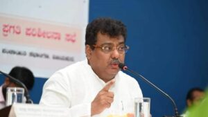 Minister tells officials to fill Hanchinal lake in Vijayapura with treated water